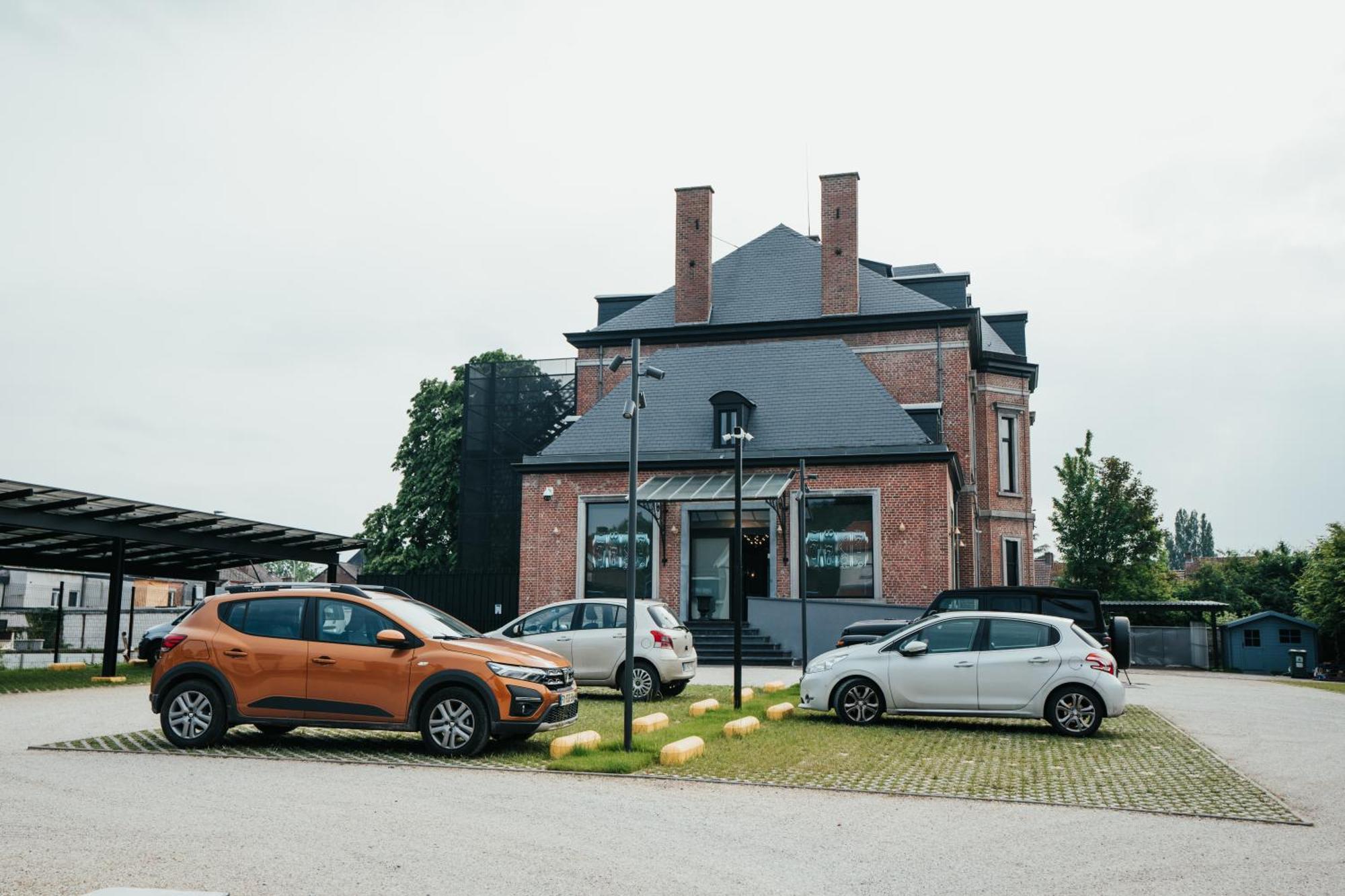 Hotel Casino Elite Quievrain Exteriör bild